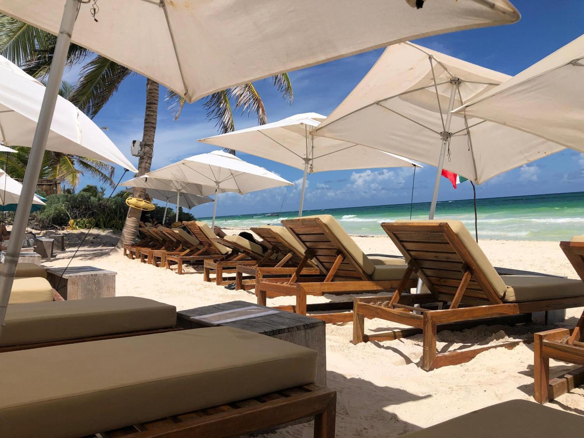 Luxury With Balcony And Rooftop Pool In Location