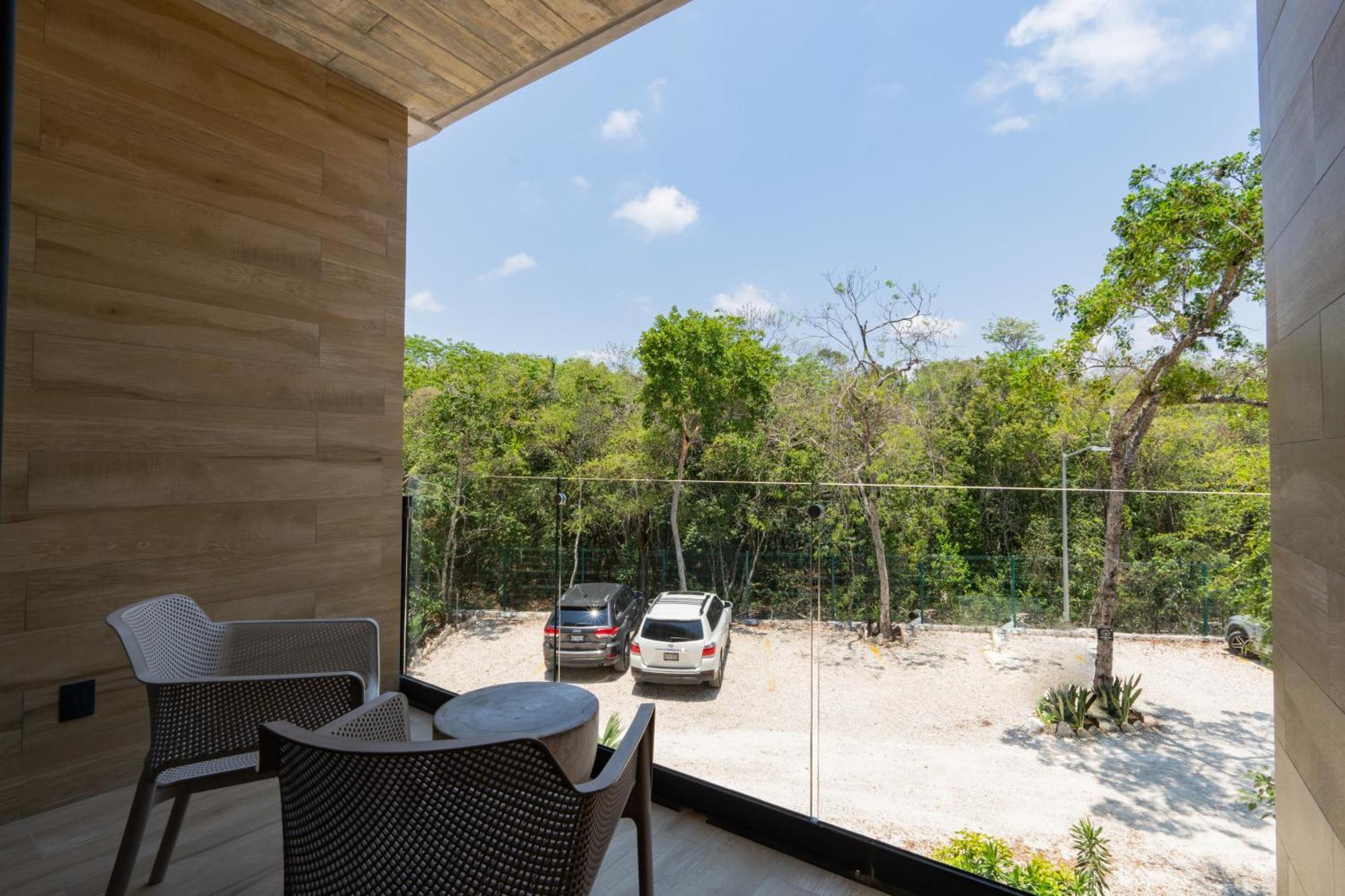 Luxury With Balcony And Rooftop Pool In Location Apartment *