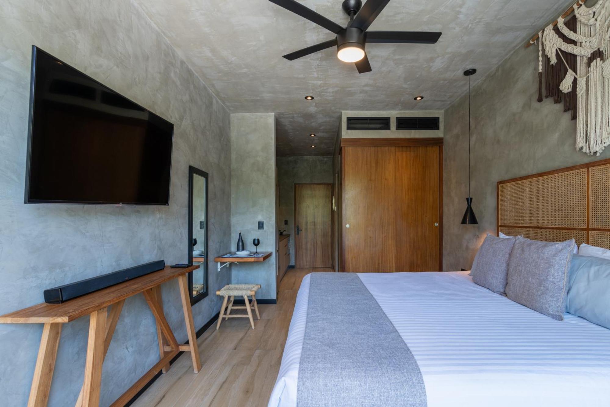 Luxury With Balcony And Rooftop Pool In Location Tulum
